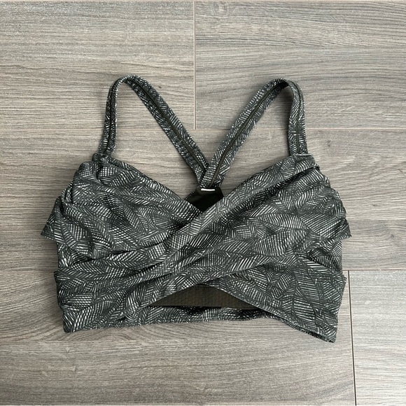 Lululemon Wrap It Up Bra - Picture 2 of 4